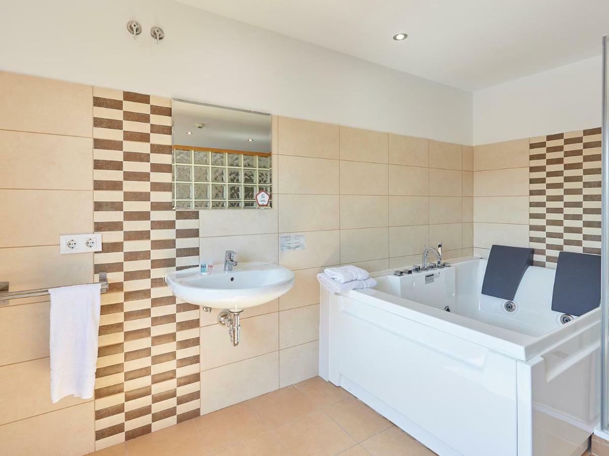 Hostal Mas Ferrer Cornellá de Terri Zewnętrze zdjęcie